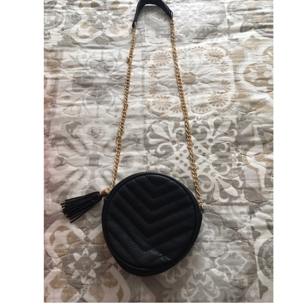 Faux Leather | Black | Circle | Gold Chain | Bag